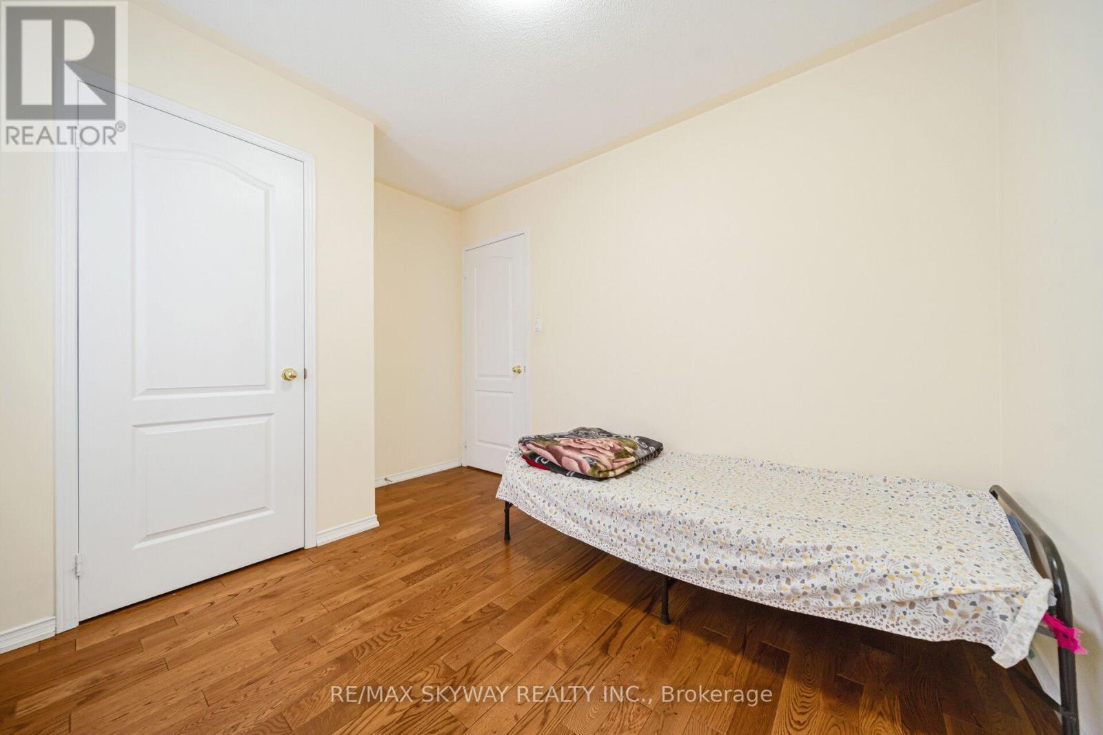 8 Hollingsworth Circle, Brampton, Ontario L7A 0J7 - Photo 28 - W12631816