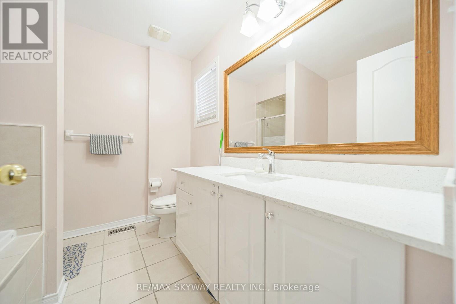 8 Hollingsworth Circle, Brampton, Ontario L7A 0J7 - Photo 32 - W12631816