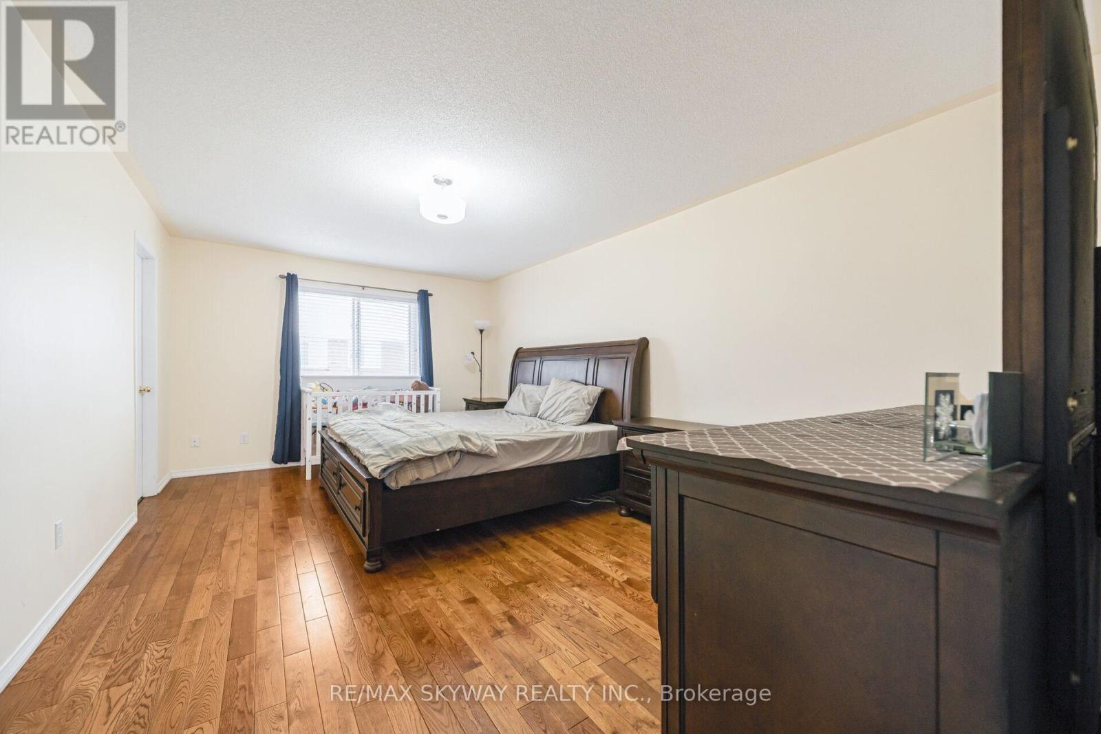 8 Hollingsworth Circle, Brampton, Ontario L7A 0J7 - Photo 34 - W12631816