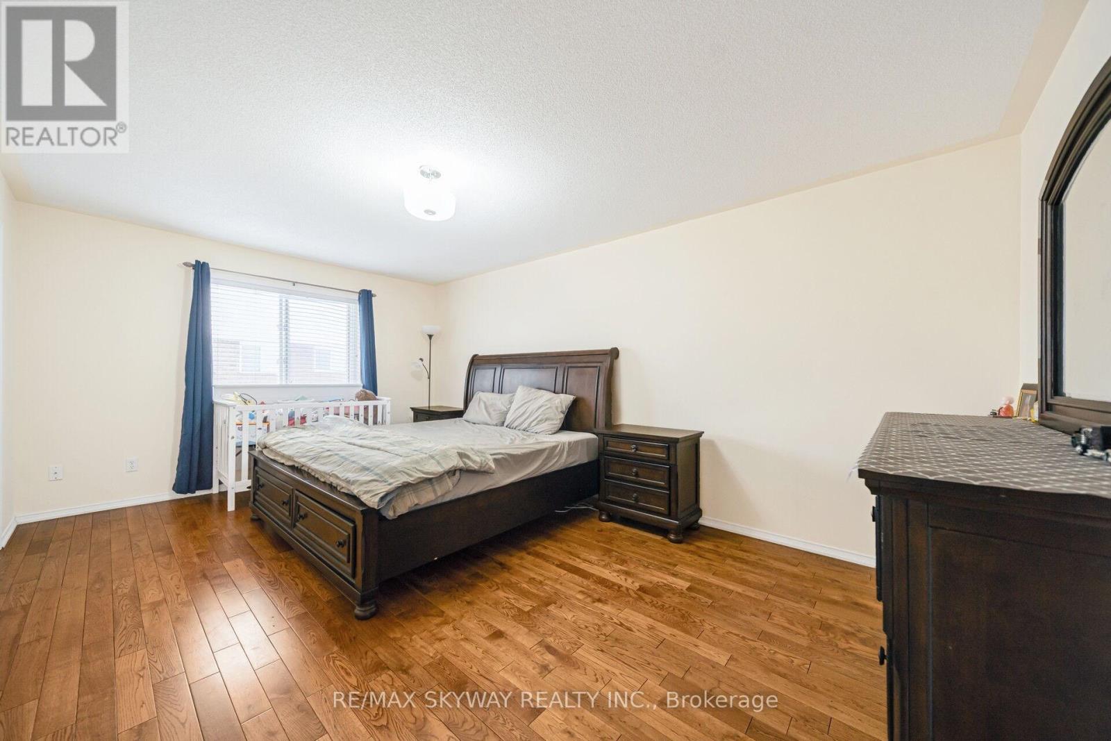 8 Hollingsworth Circle, Brampton, Ontario L7A 0J7 - Photo 35 - W12631816