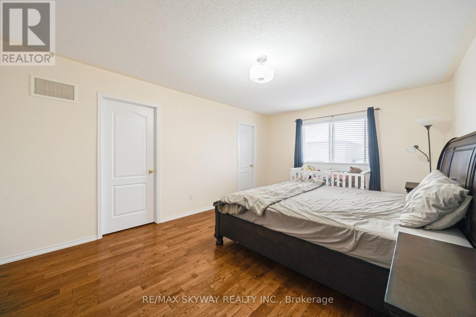 8 Hollingsworth Circle, Brampton, Ontario L7A 0J7 - Photo 36 - W12631816