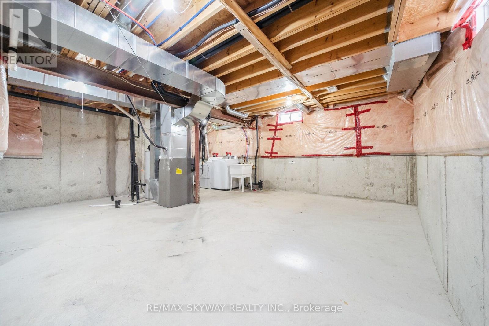 8 Hollingsworth Circle, Brampton, Ontario L7A 0J7 - Photo 39 - W12631816