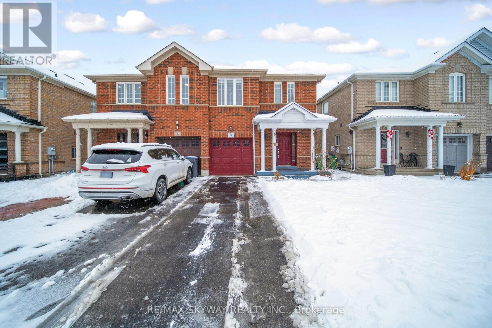 8 Hollingsworth Circle, Brampton, Ontario L7A 0J7 - Photo 4 - W12631816