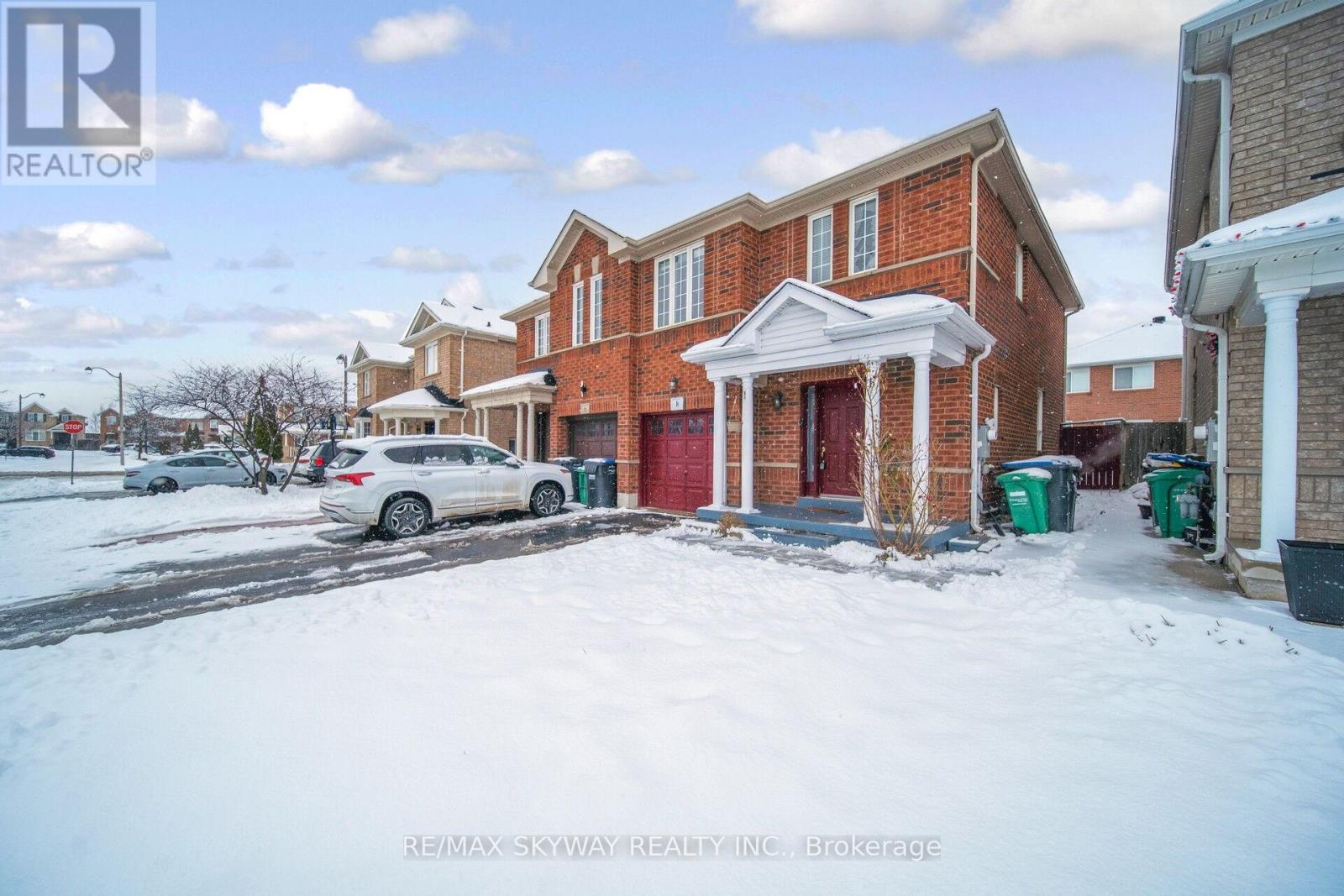 8 Hollingsworth Circle, Brampton, Ontario L7A 0J7 - Photo 6 - W12631816