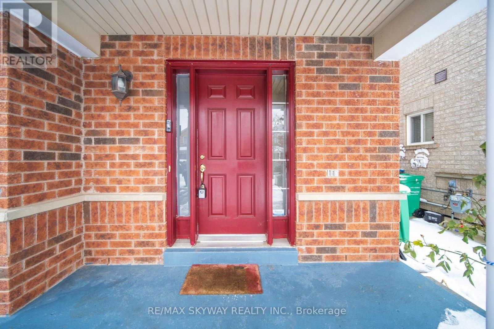 8 Hollingsworth Circle, Brampton, Ontario L7A 0J7 - Photo 7 - W12631816