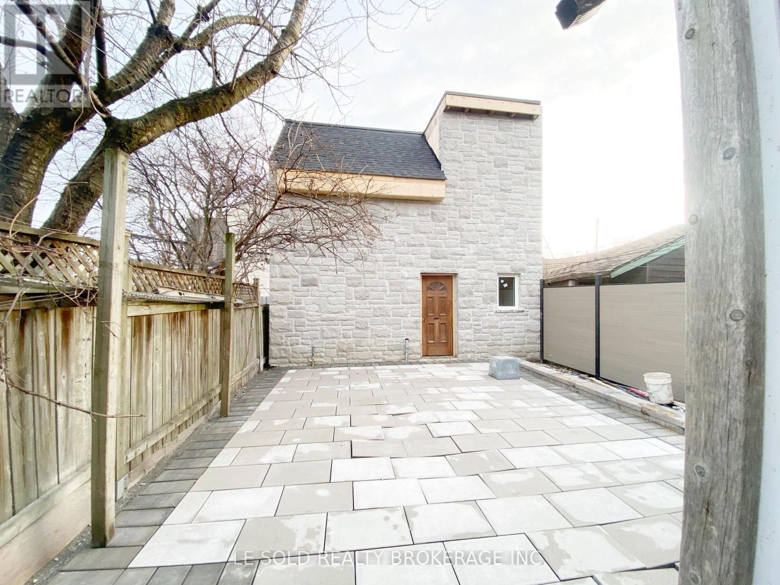 ROOM L101 - 81 HALLAM STREET, toronto (dovercourt-wallace emerson-junction), Ontario