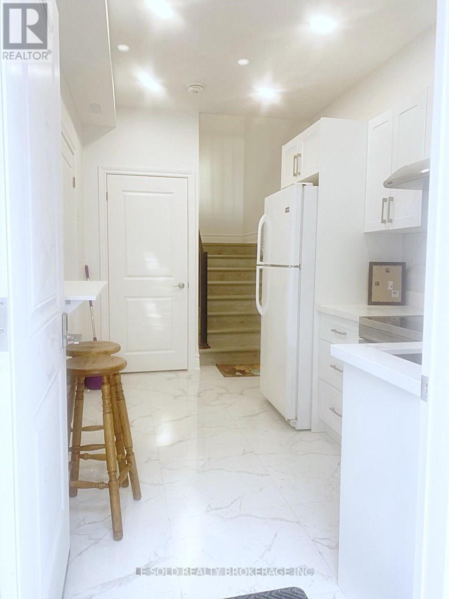 Room L101 - 81 Hallam Street, Toronto (Dovercourt-Wallace Emerson-Junction), Ontario  M6H 1W7 - Photo 5 - W12631826