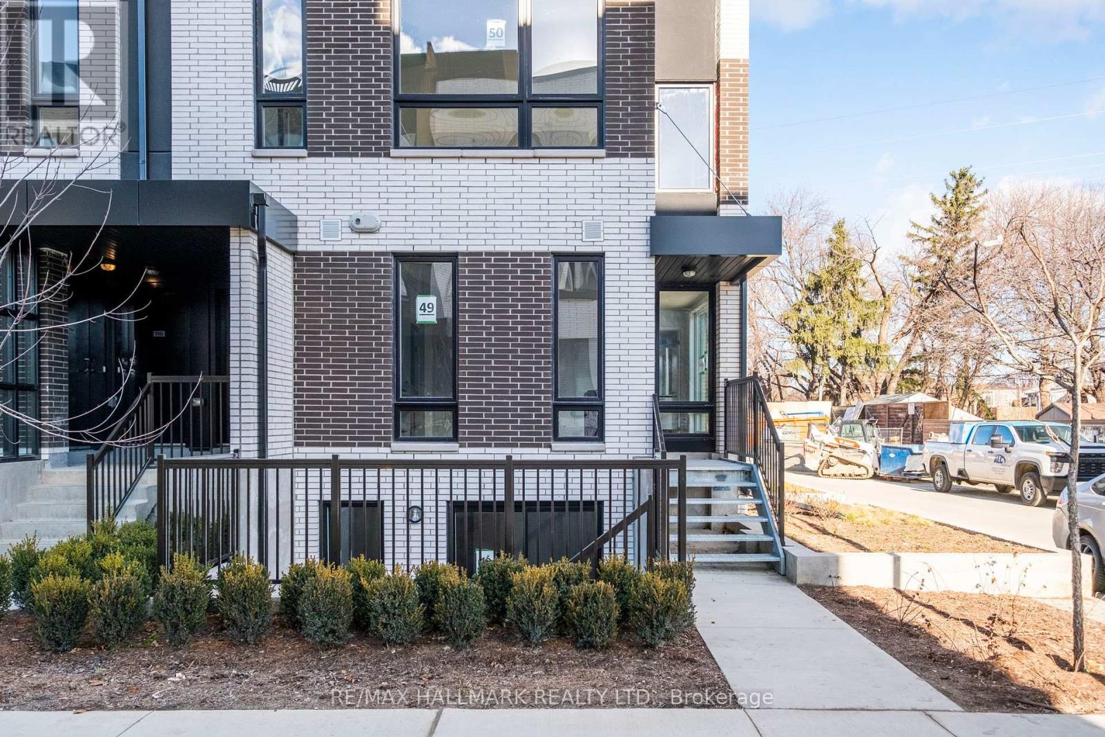 Th1 - 40 Ed Clark Gardens, Toronto (Weston-Pellam Park), Ontario  M6N 0B5 - Photo 2 - W12631828