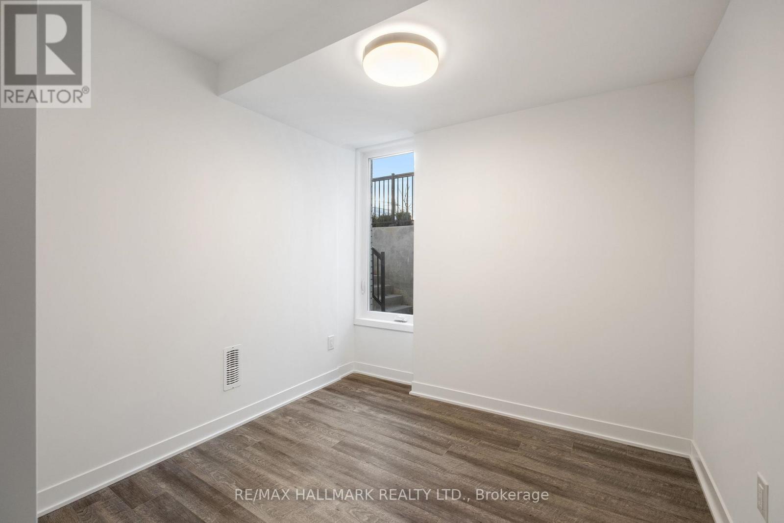 Th1 - 40 Ed Clark Gardens, Toronto (Weston-Pellam Park), Ontario  M6N 0B5 - Photo 23 - W12631828