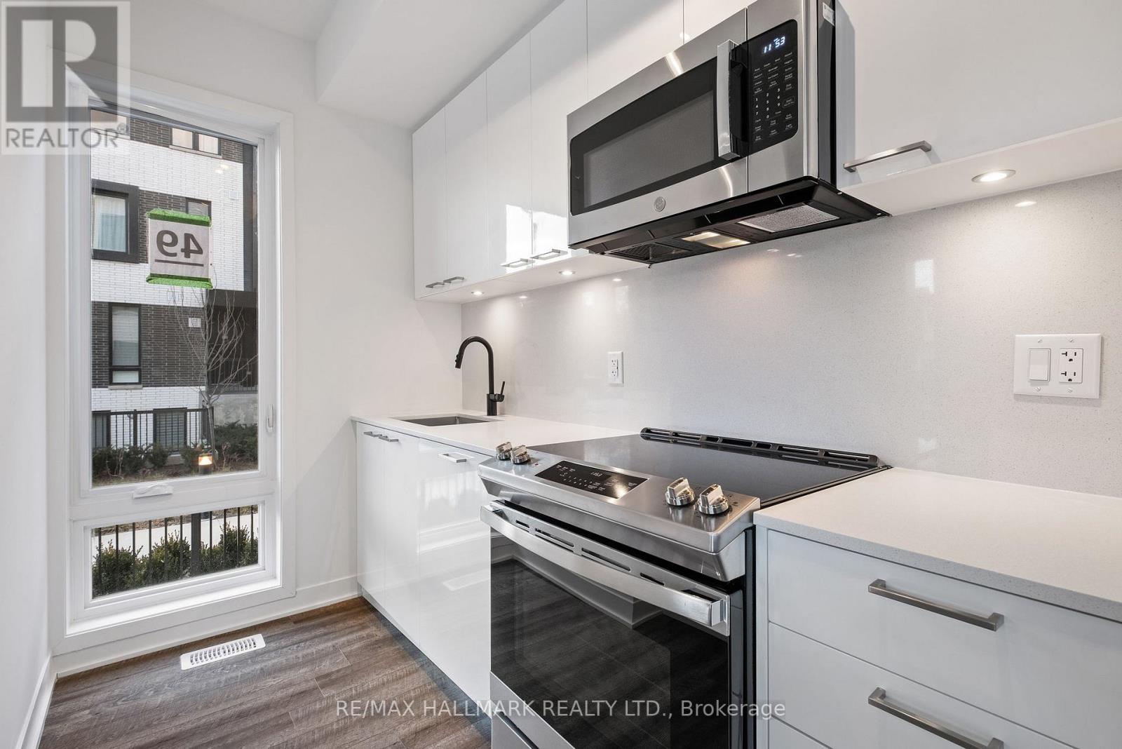 Th1 - 40 Ed Clark Gardens, Toronto (Weston-Pellam Park), Ontario  M6N 0B5 - Photo 6 - W12631828