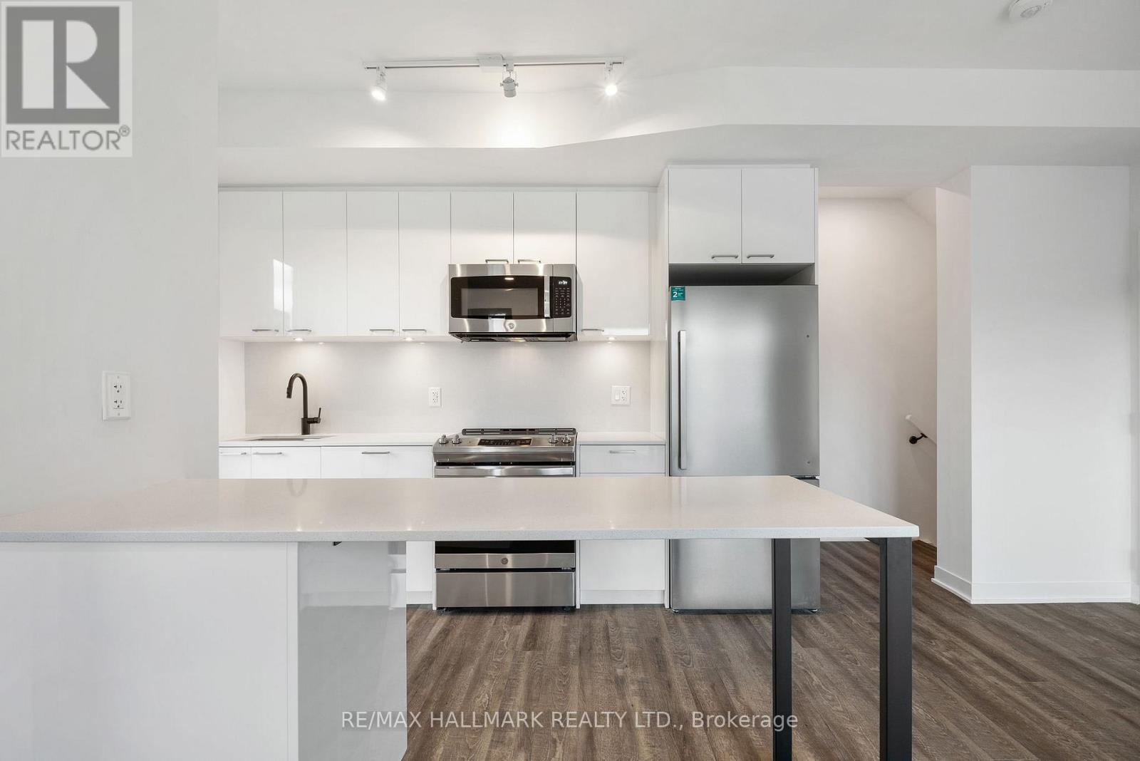 Th1 - 40 Ed Clark Gardens, Toronto (Weston-Pellam Park), Ontario  M6N 0B5 - Photo 7 - W12631828