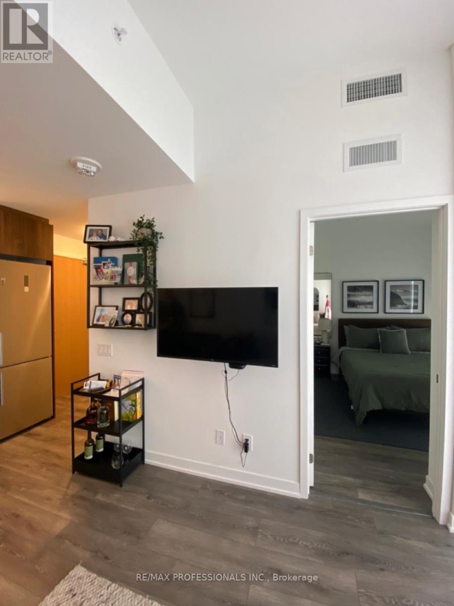 918 - 1787 St Clair Avenue W, Toronto (Weston-Pellam Park), Ontario  M6N 1J6 - Photo 5 - W12631832