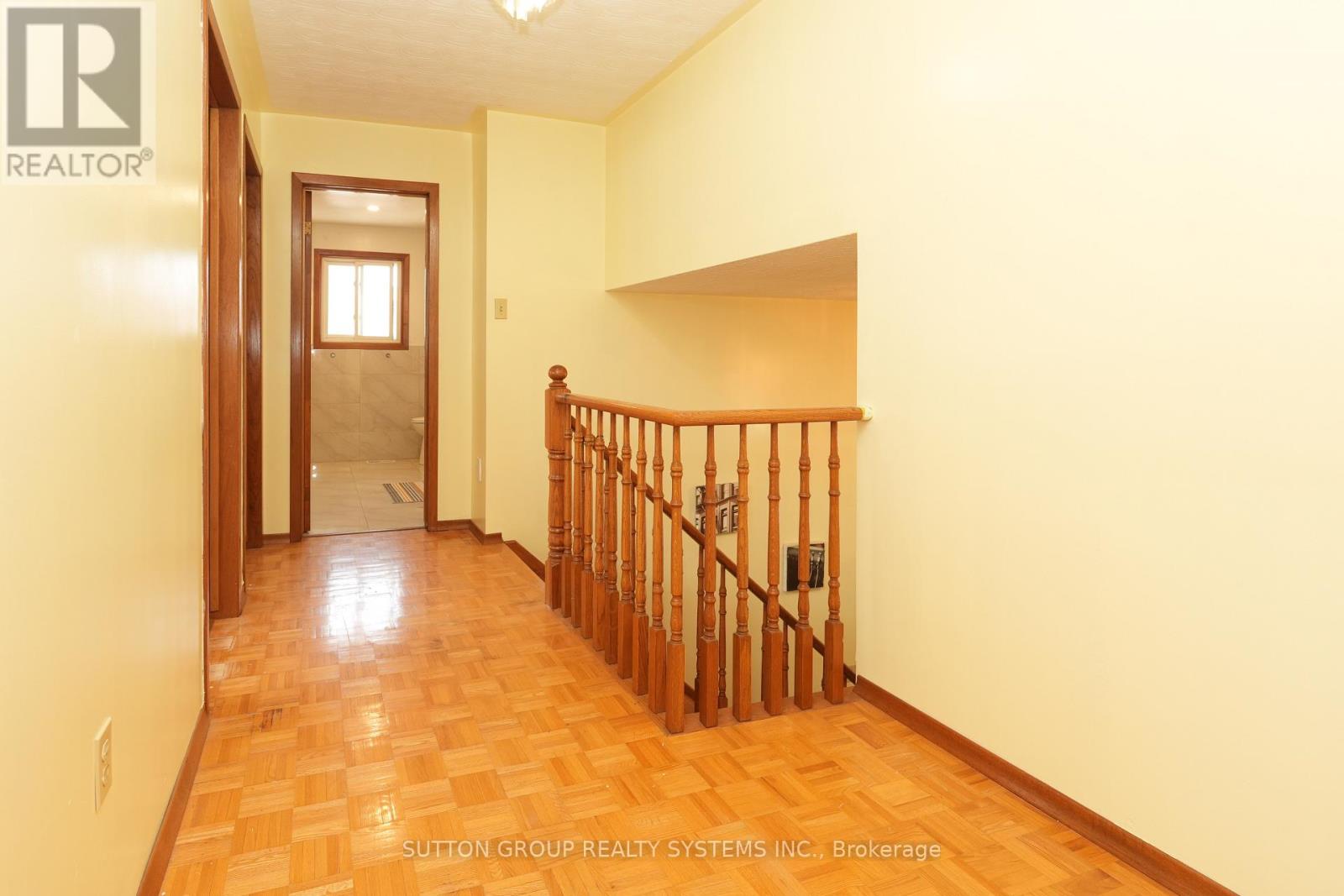 Upper - 101 Henley Drive, Hamilton, Ontario  L5E 4M8 - Photo 21 - X12631852