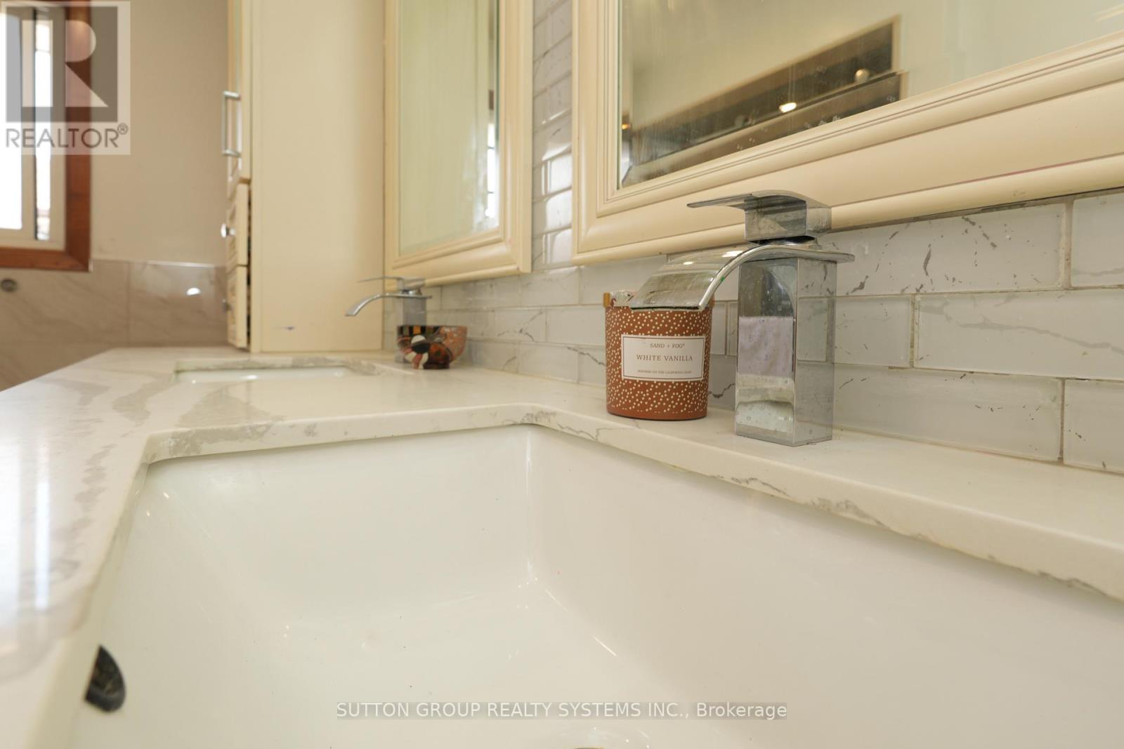 Upper - 101 Henley Drive, Hamilton, Ontario  L5E 4M8 - Photo 25 - X12631852