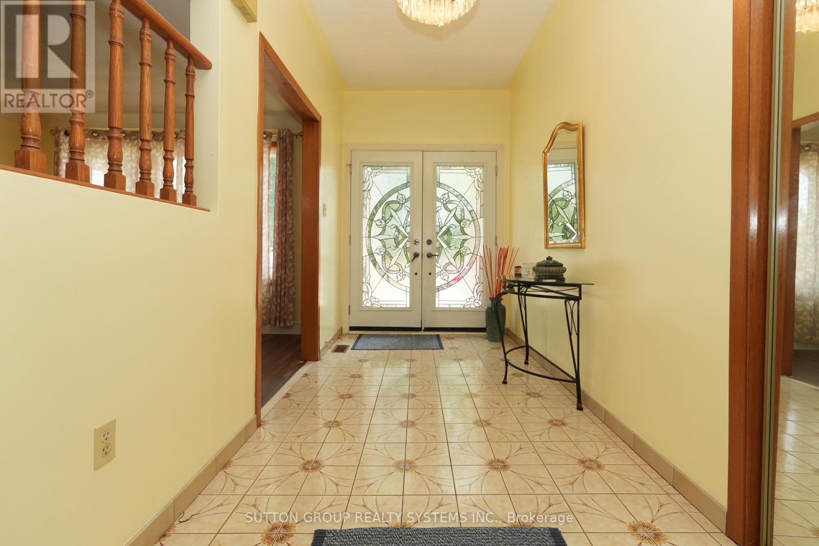 Upper - 101 Henley Drive, Hamilton, Ontario  L5E 4M8 - Photo 3 - X12631852