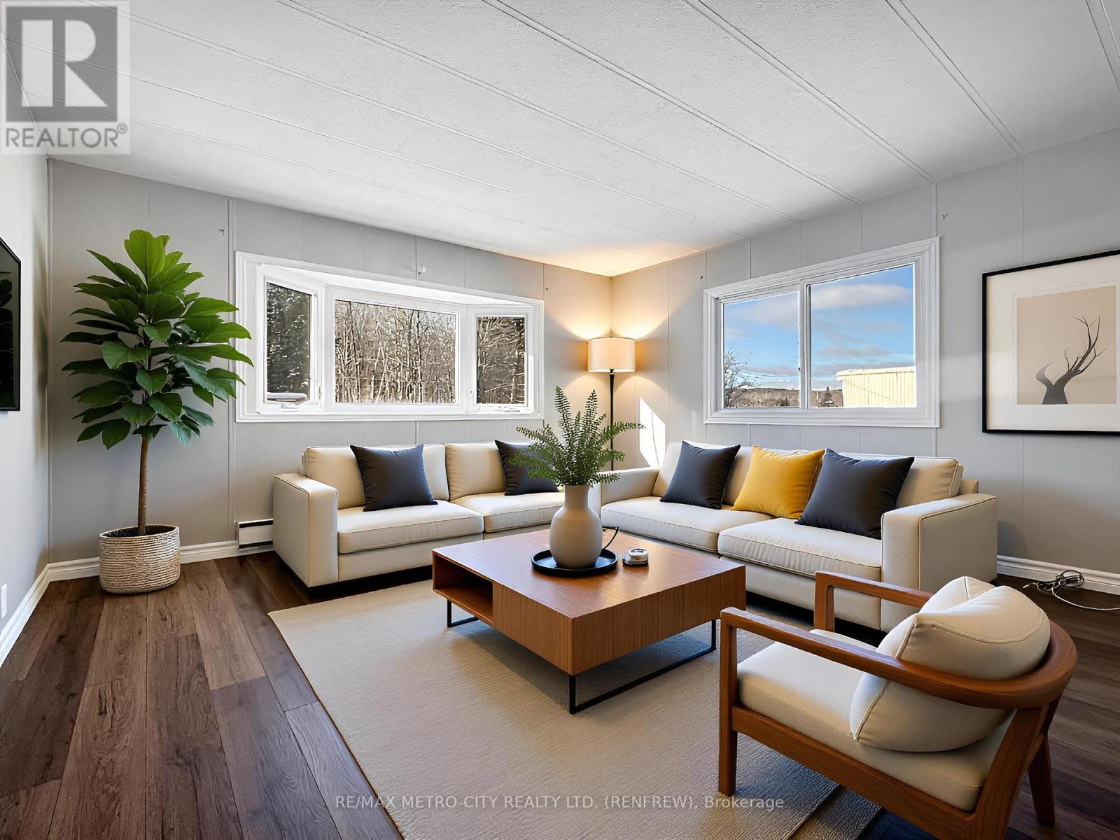 33 Julie Lane, Horton, Ontario  K7V 3Z4 - Photo 4 - X12631866