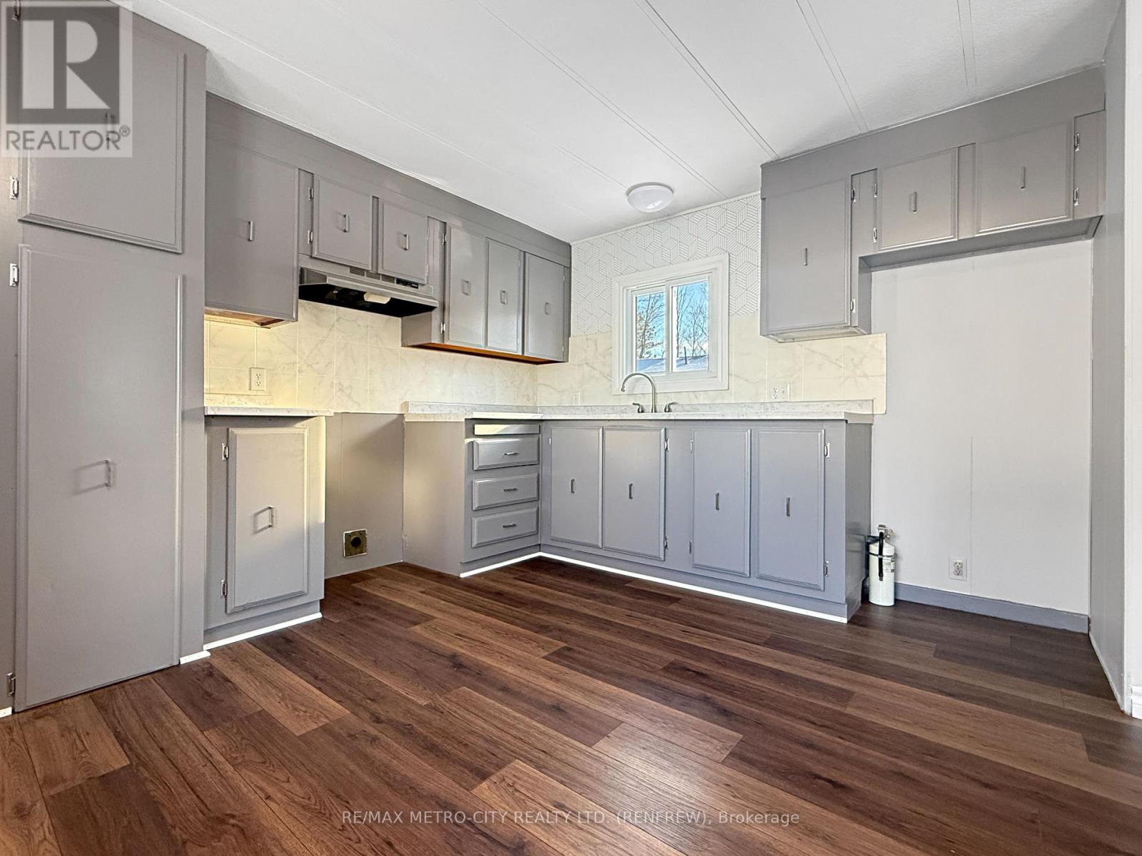 33 Julie Lane, Horton, Ontario  K7V 3Z4 - Photo 6 - X12631866