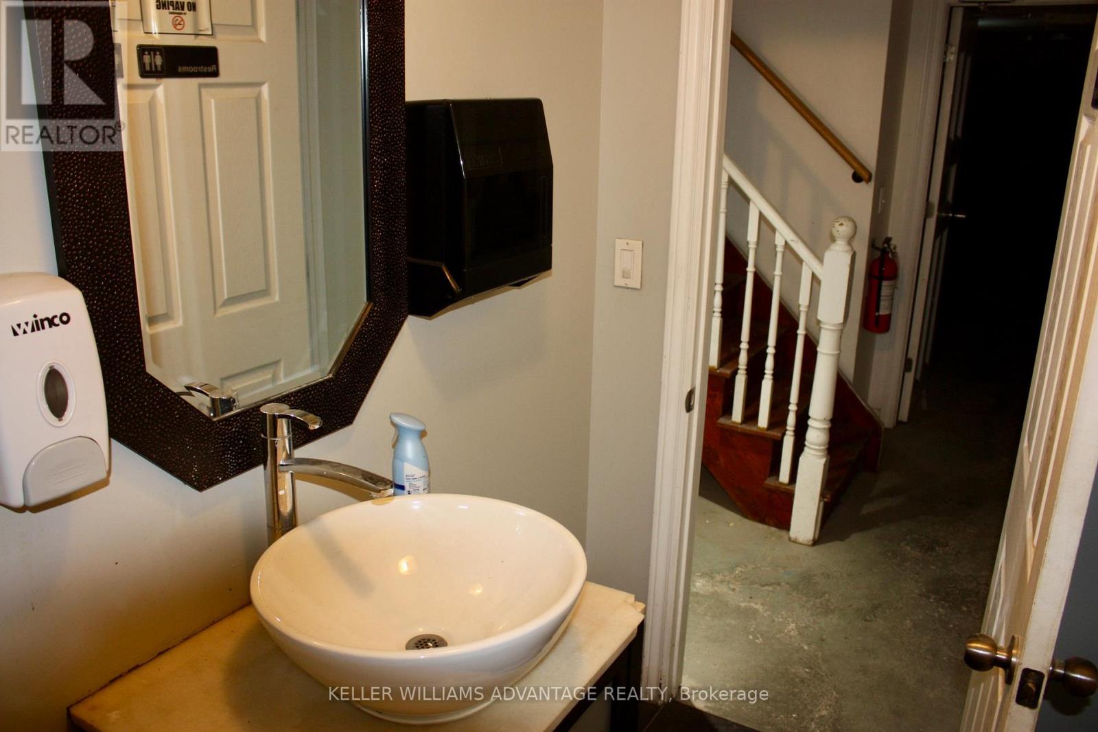 672 Yonge Street, Toronto (Bay Street Corridor), Ontario  M4Y 2A6 - Photo 8 - C12631586