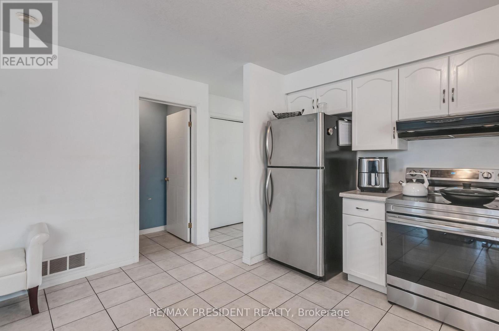 31 Chester Drive N, Cambridge, Ontario  N1T 2C4 - Photo 10 - X12435732