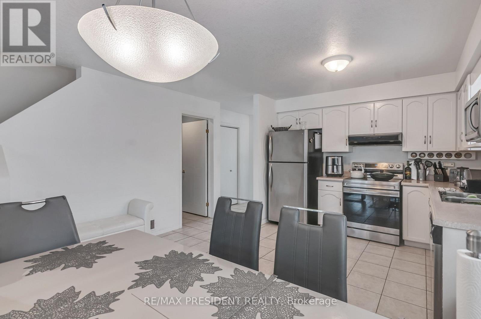 31 Chester Drive N, Cambridge, Ontario  N1T 2C4 - Photo 14 - X12435732