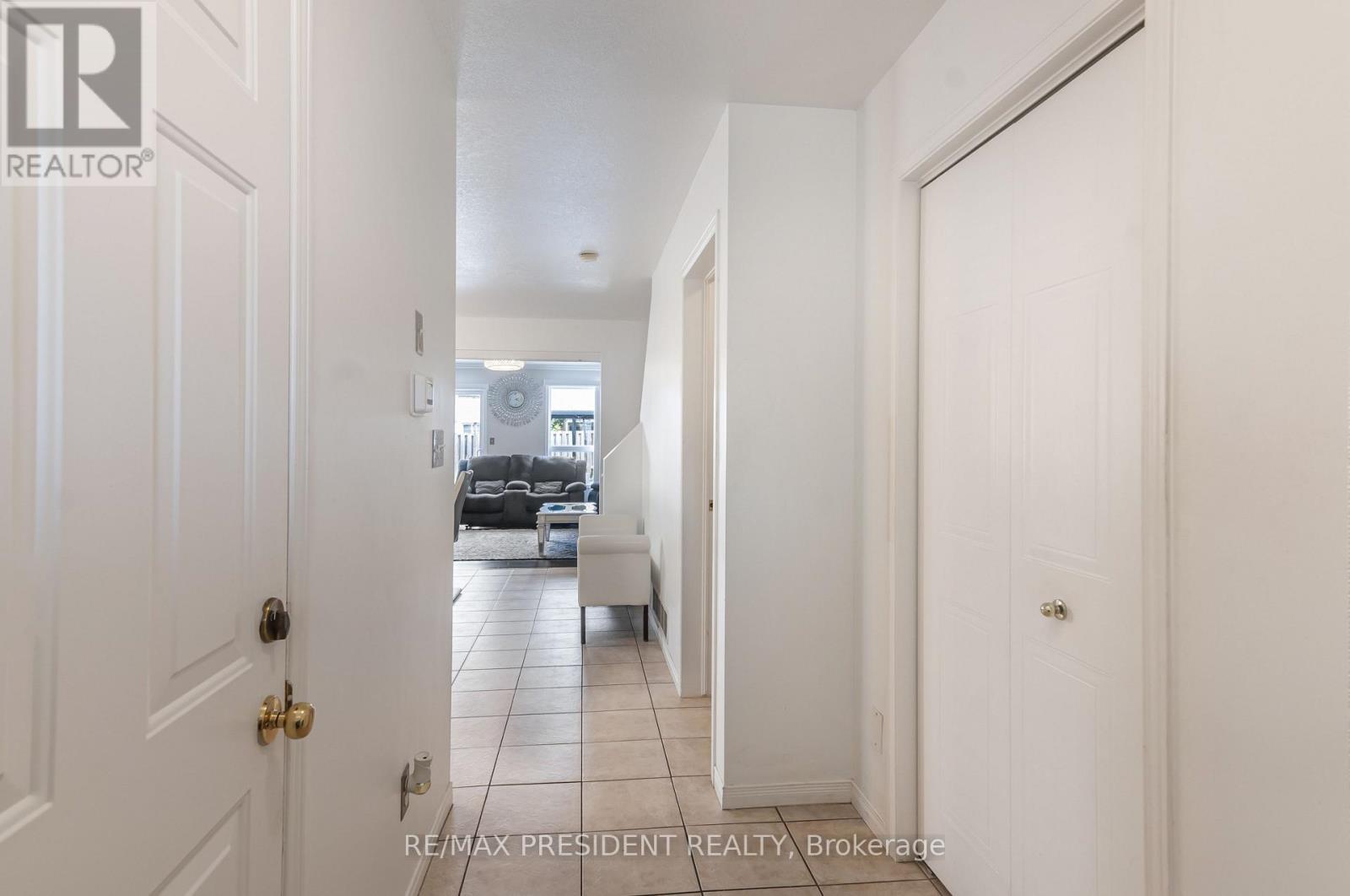 31 Chester Drive N, Cambridge, Ontario  N1T 2C4 - Photo 6 - X12435732