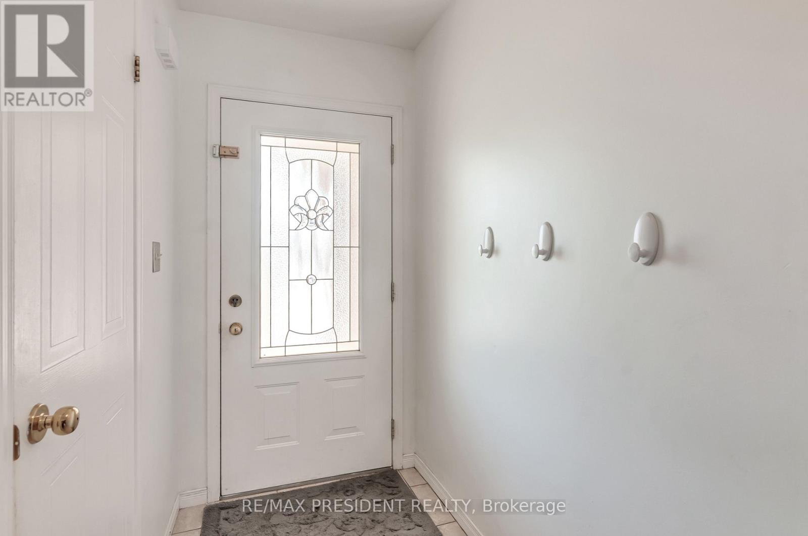 31 Chester Drive N, Cambridge, Ontario  N1T 2C4 - Photo 5 - X12435732