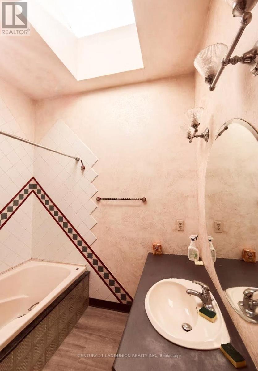 3rd Floor - 511 Mount Pleasant Road, Toronto (Mount Pleasant East), Ontario  M4S 2M4 - Photo 7 - C12631860