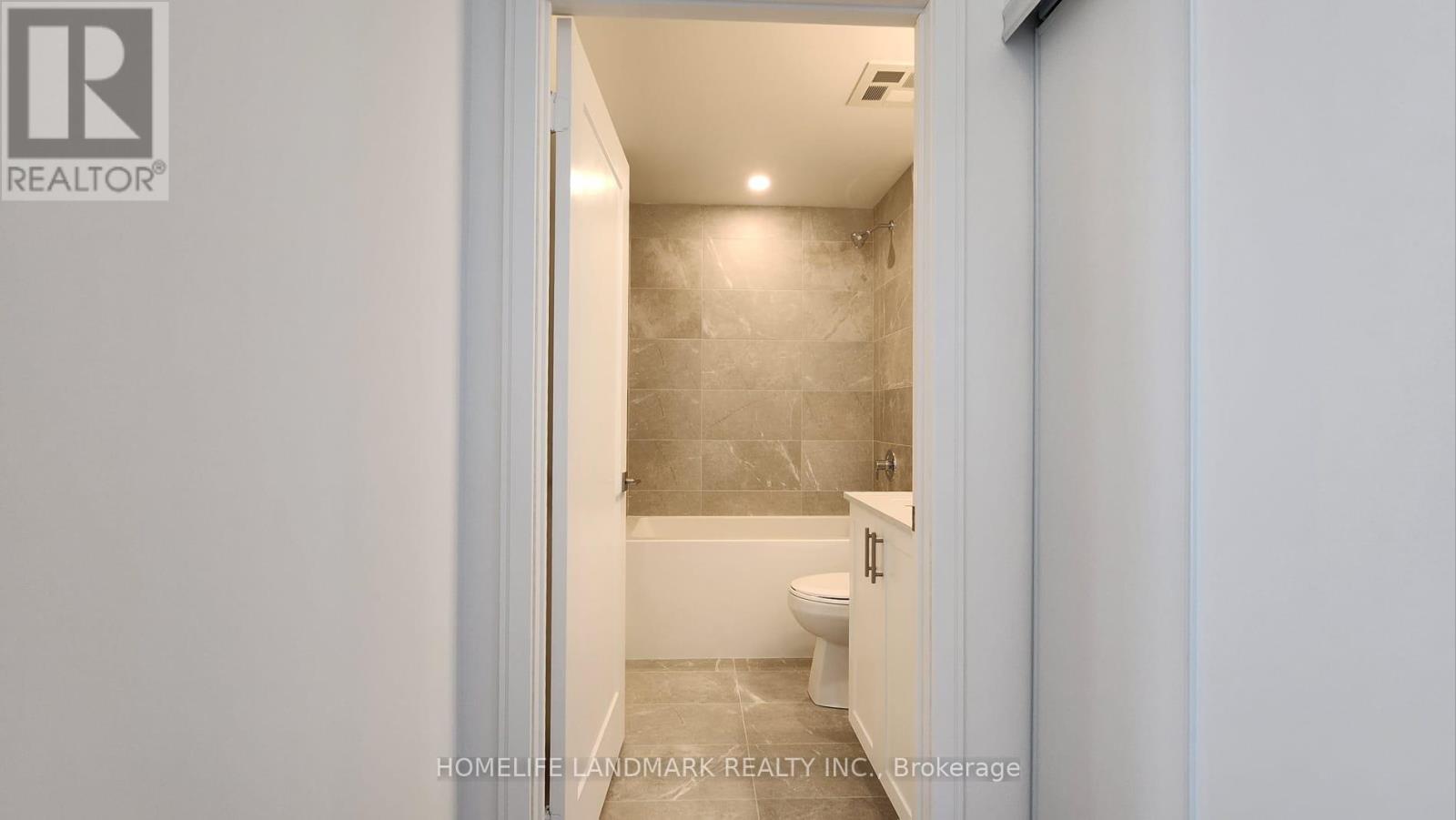 1106 - 715 Davis Drive, Newmarket (Huron Heights-Leslie Valley), Ontario  L3Y 0J2 - Photo 10 - N12631888