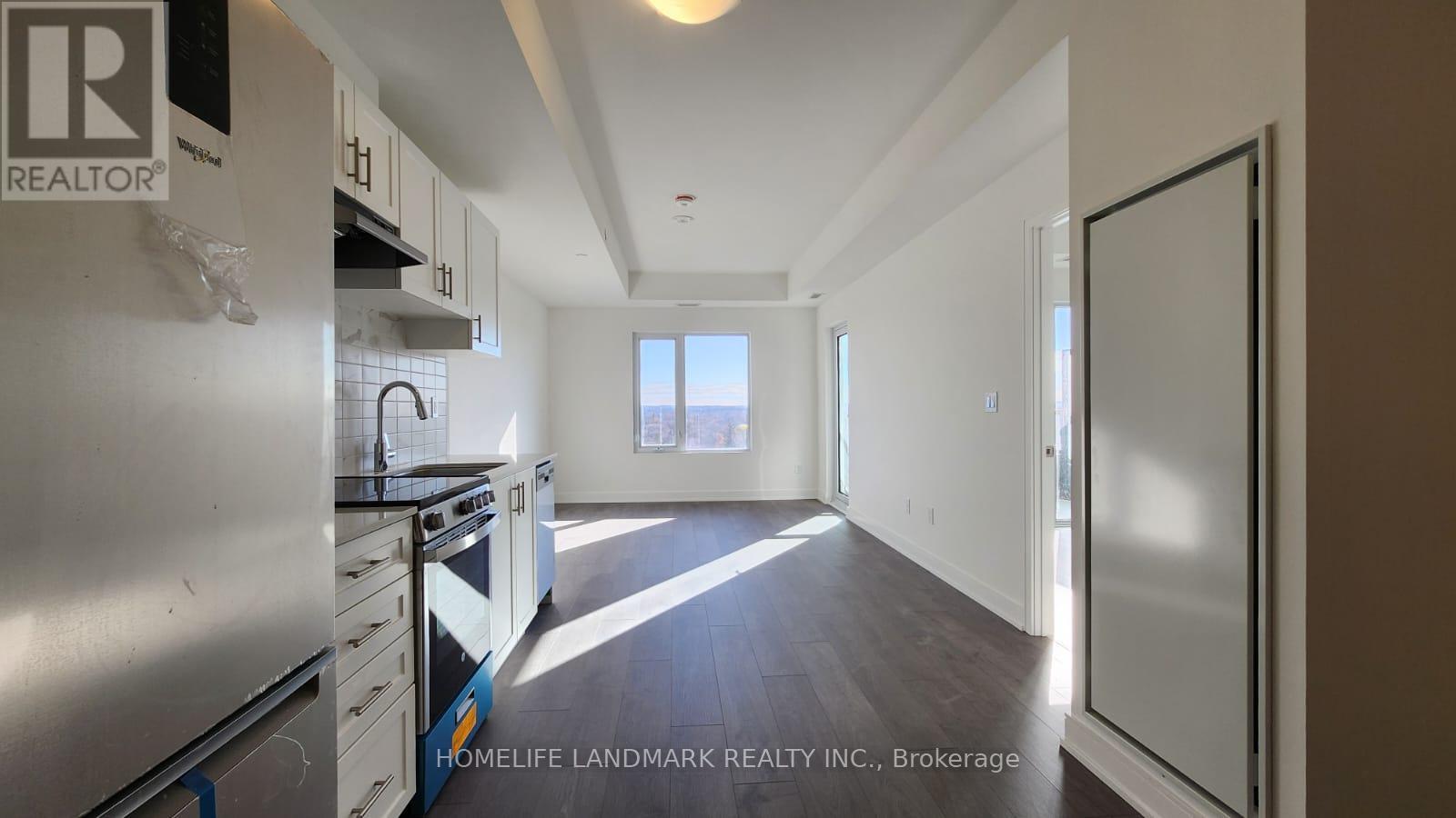 1106 - 715 Davis Drive, Newmarket (Huron Heights-Leslie Valley), Ontario  L3Y 0J2 - Photo 2 - N12631888