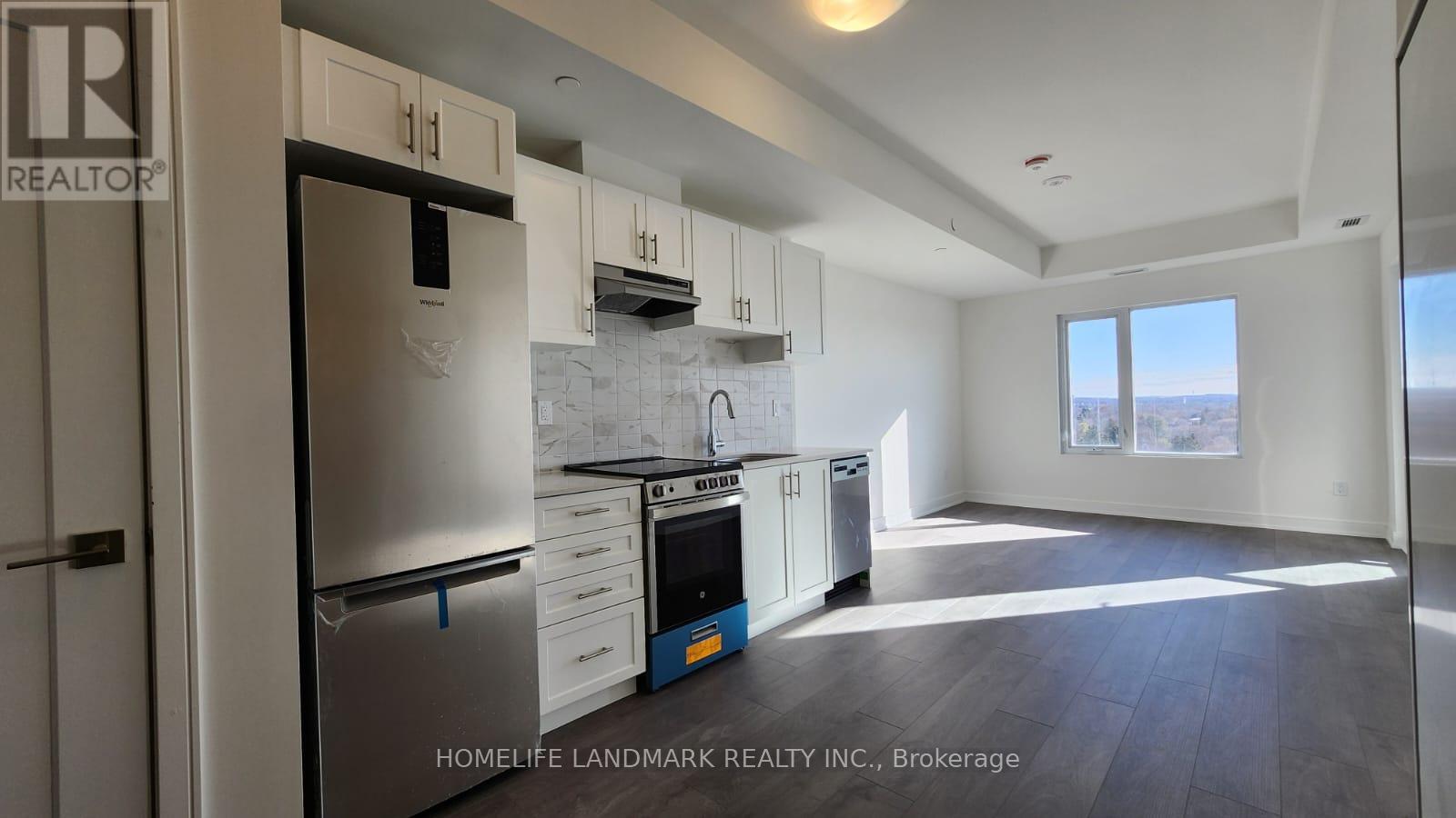 1106 - 715 Davis Drive, Newmarket (Huron Heights-Leslie Valley), Ontario  L3Y 0J2 - Photo 3 - N12631888