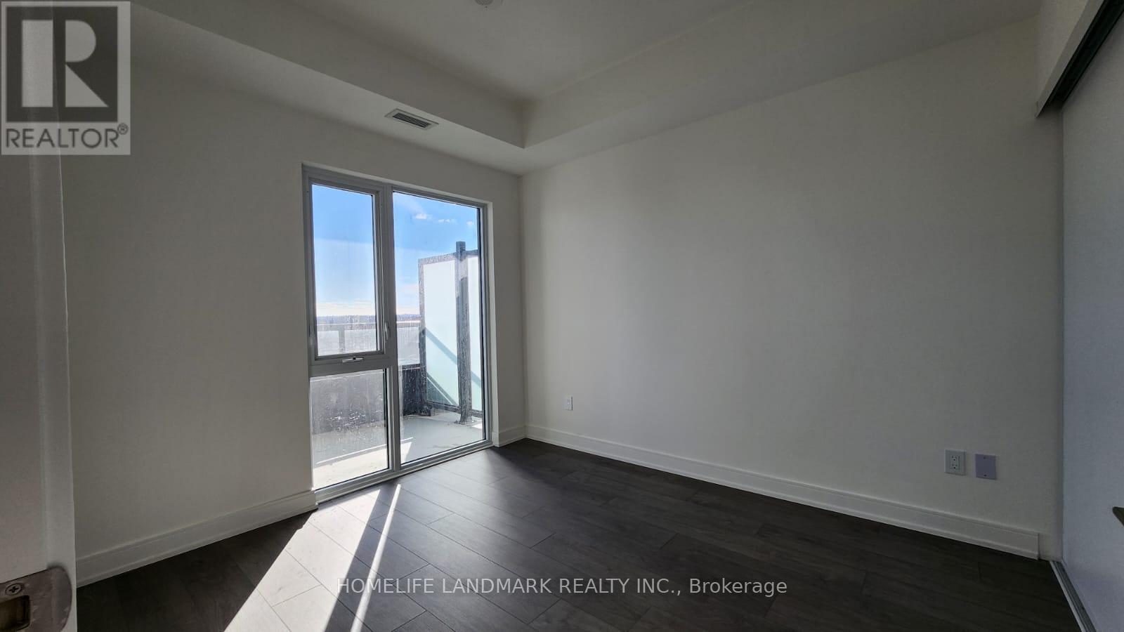 1106 - 715 Davis Drive, Newmarket (Huron Heights-Leslie Valley), Ontario  L3Y 0J2 - Photo 5 - N12631888