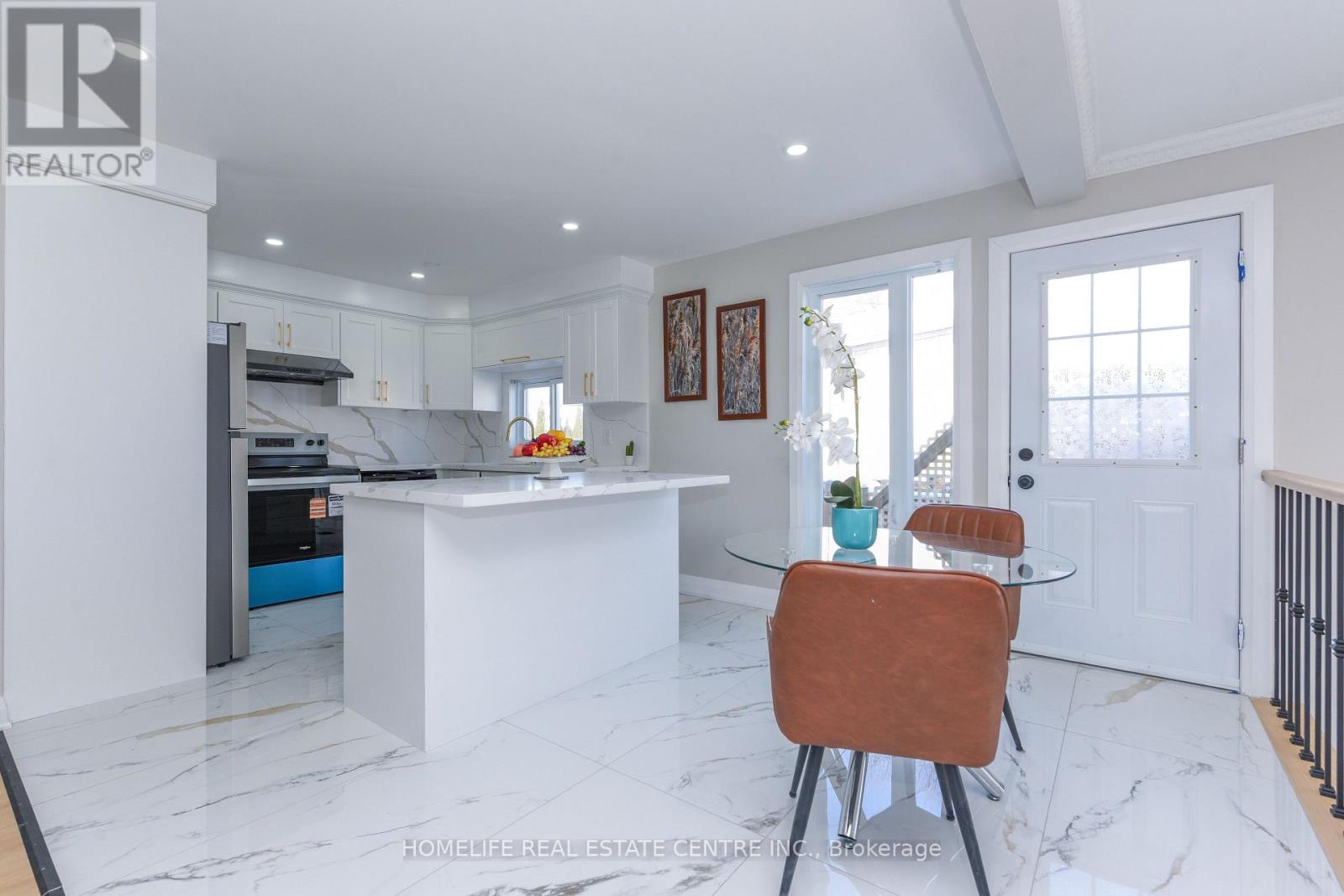 103 Salisbury Circle, Brampton, Ontario  L6V 2Z4 - Photo 11 - W12631894