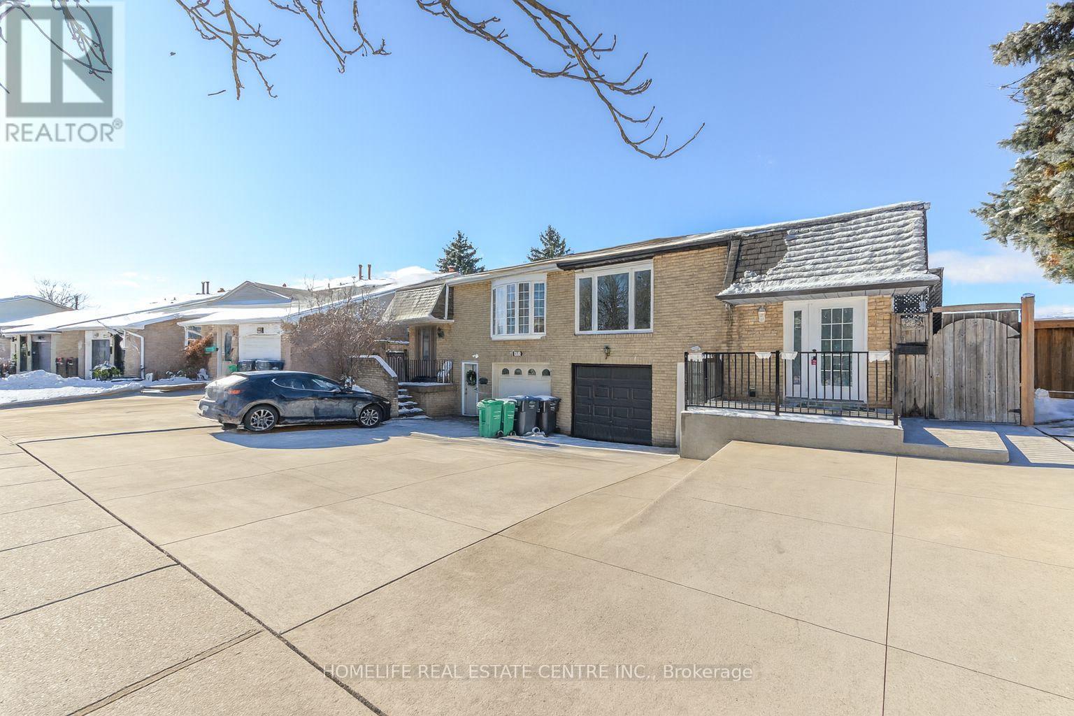 103 Salisbury Circle, Brampton, Ontario  L6V 2Z4 - Photo 2 - W12631894