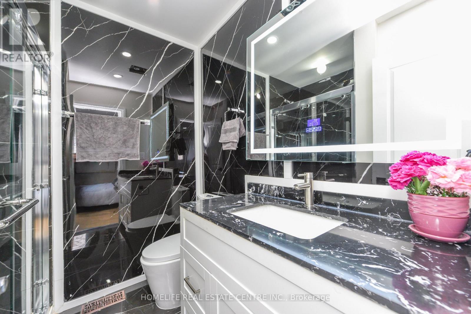 103 Salisbury Circle, Brampton, Ontario  L6V 2Z4 - Photo 23 - W12631894