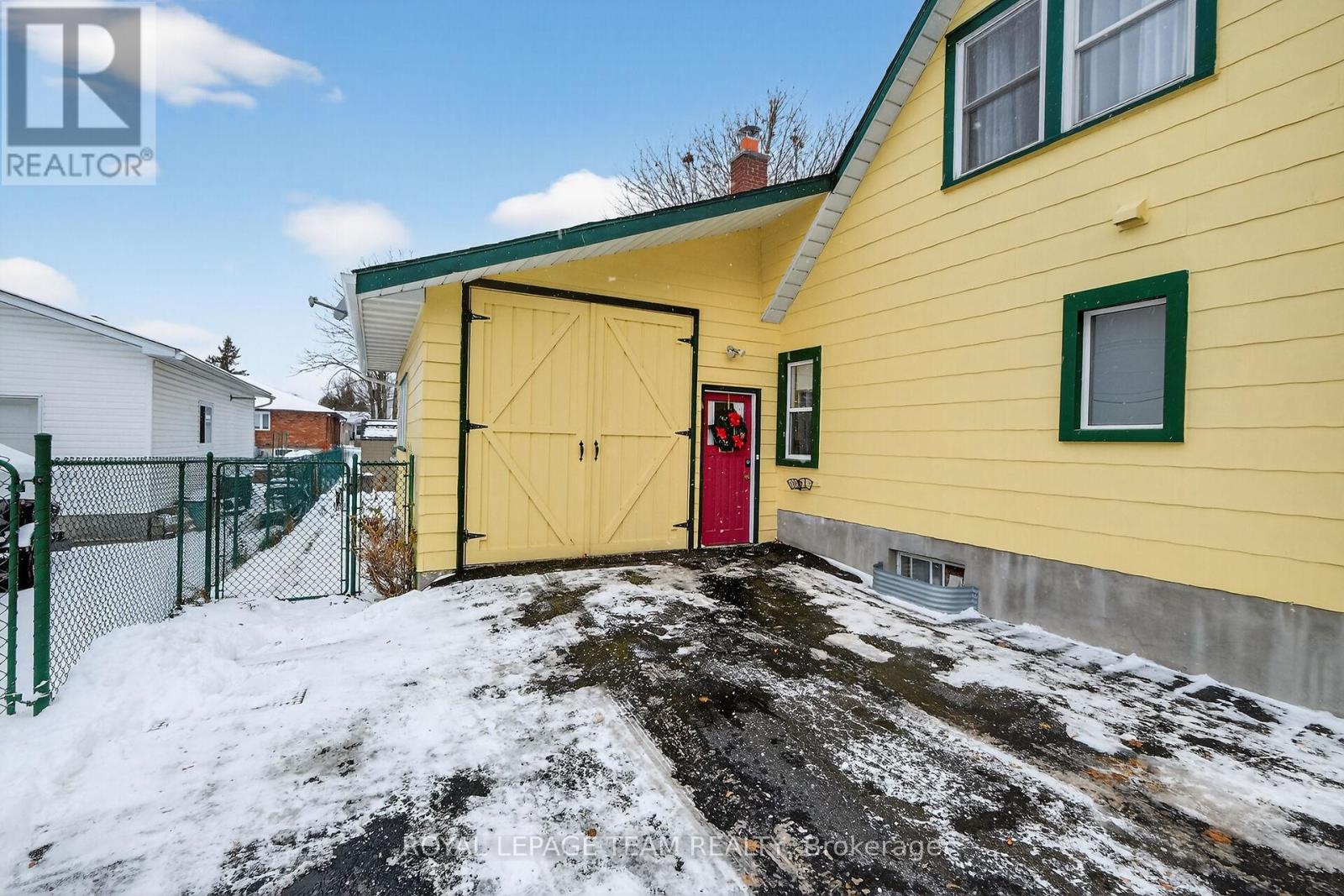 97 Woodward Street, Carleton Place, Ontario K7C 1E7 - Photo 5 - X12626644