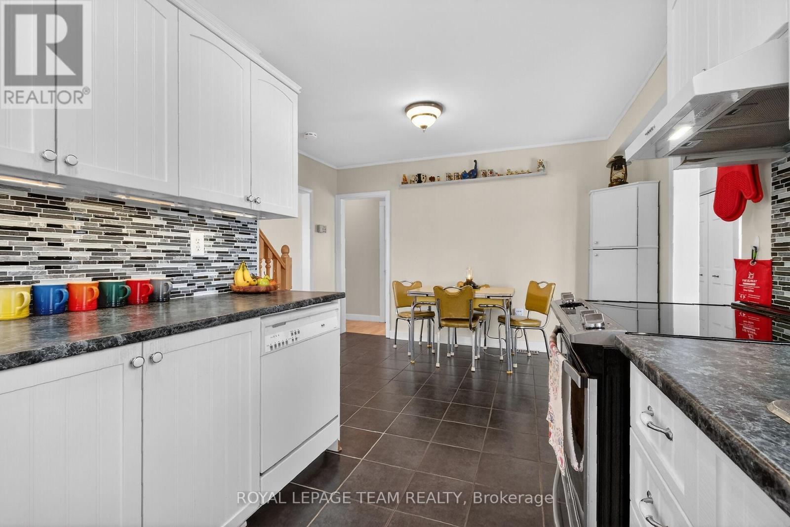 97 Woodward Street, Carleton Place, Ontario K7C 1E7 - Photo 12 - X12626644