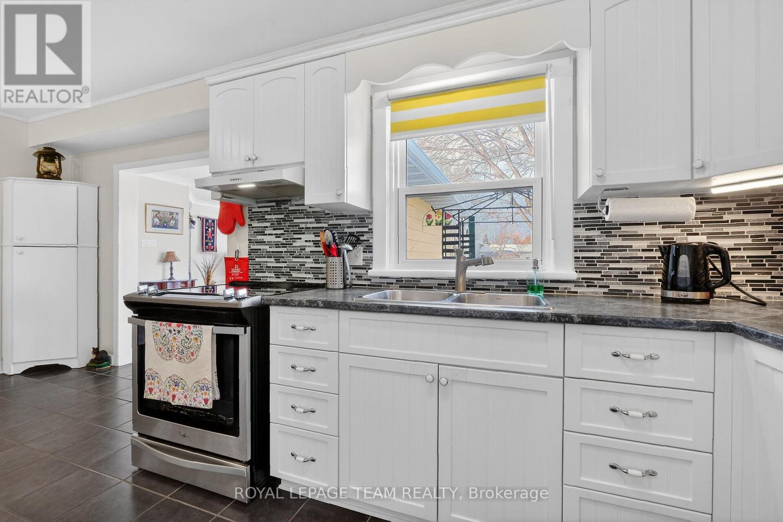 97 Woodward Street, Carleton Place, Ontario K7C 1E7 - Photo 11 - X12626644