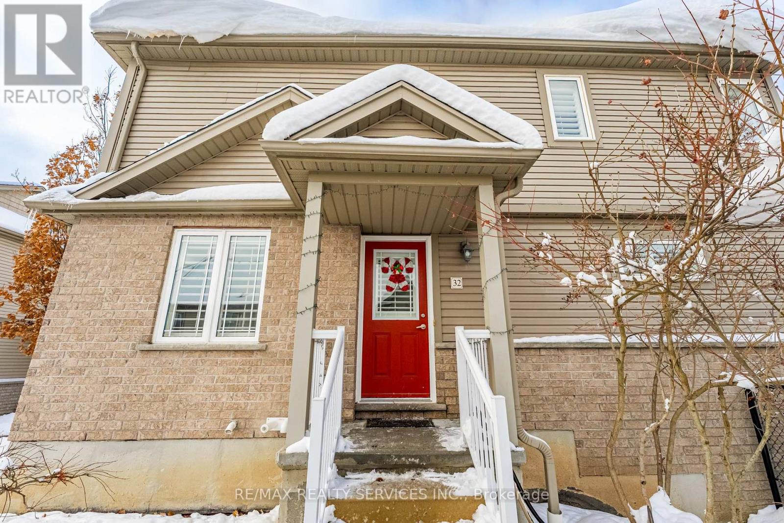 32 - 10 Foxglove Crescent, Kitchener, Ontario  N2E 0E1 - Photo 2 - X12631868