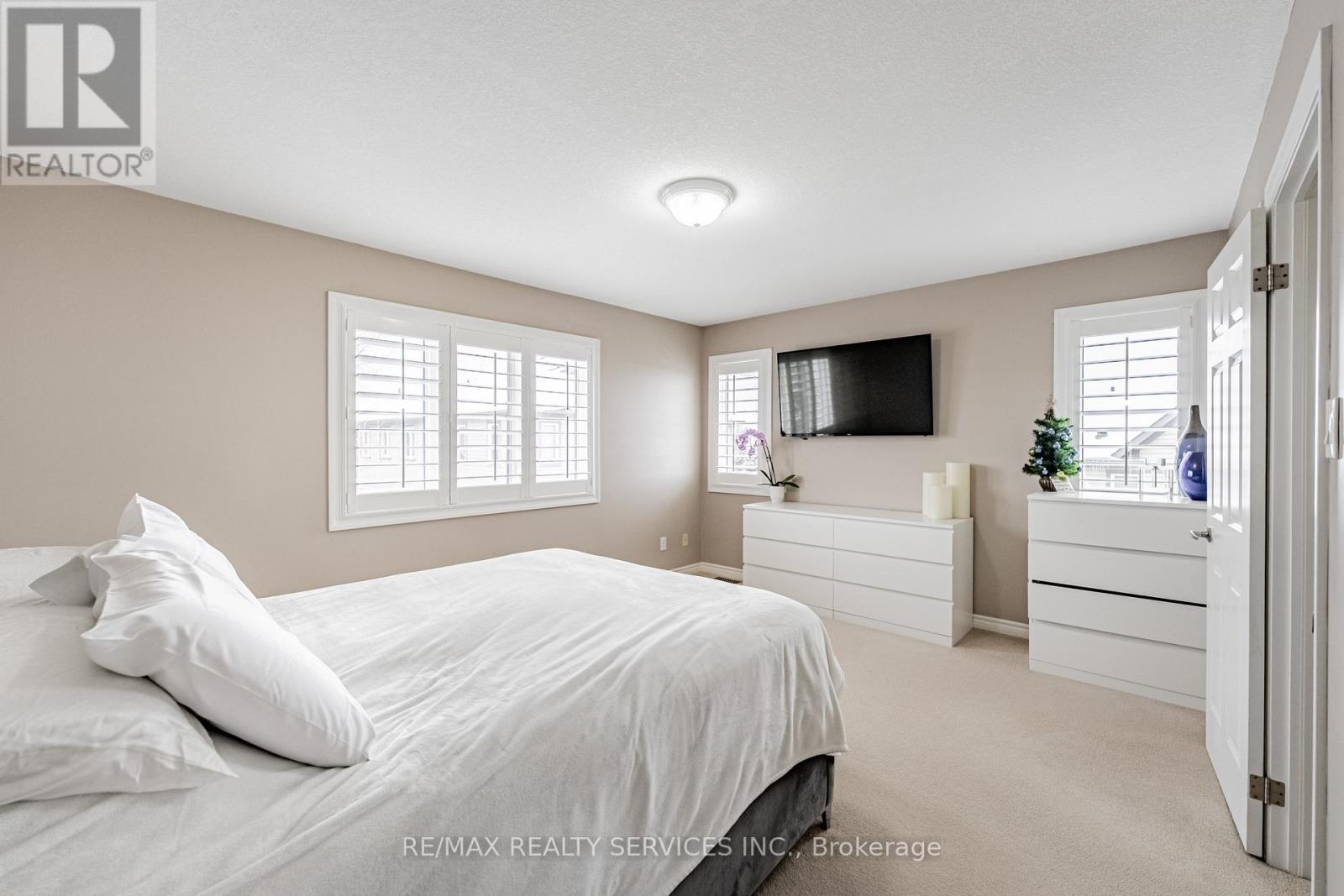 32 - 10 Foxglove Crescent, Kitchener, Ontario  N2E 0E1 - Photo 32 - X12631868