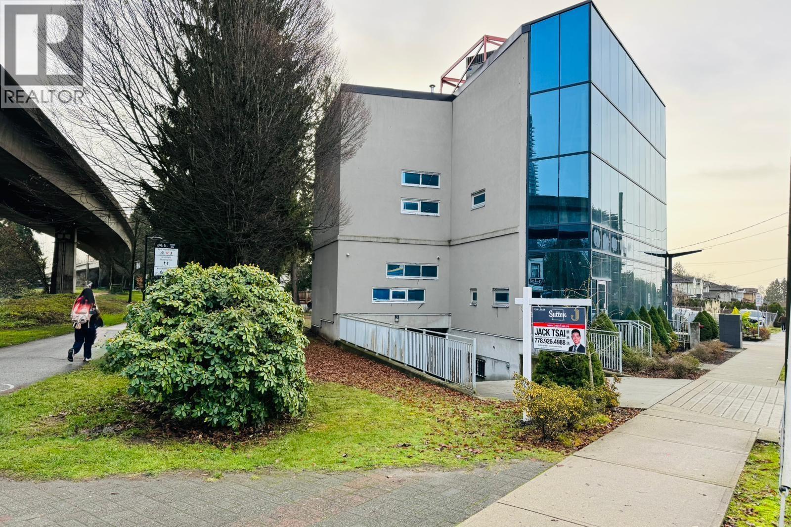 6838 Jubilee Avenue, Burnaby, British Columbia  V5J 4B3 - Photo 2 - C8074090