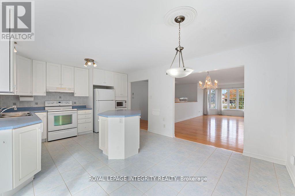 81 Lloydalex Crescent, Ottawa, Ontario  K2S 2E8 - Photo 13 - X12631918