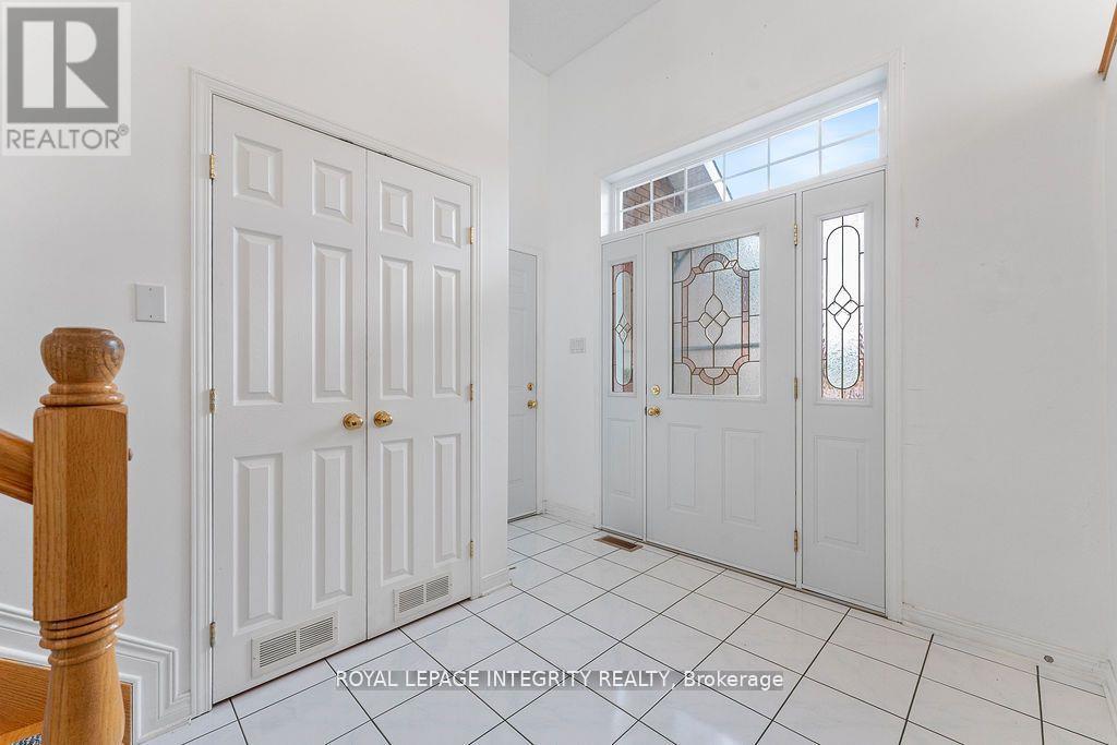 81 Lloydalex Crescent, Ottawa, Ontario  K2S 2E8 - Photo 3 - X12631918