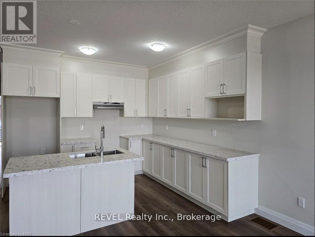 16 Warren Trail, Welland (Lincoln/crowland), Ontario  L3B 0N8 - Photo 3 - X12631932