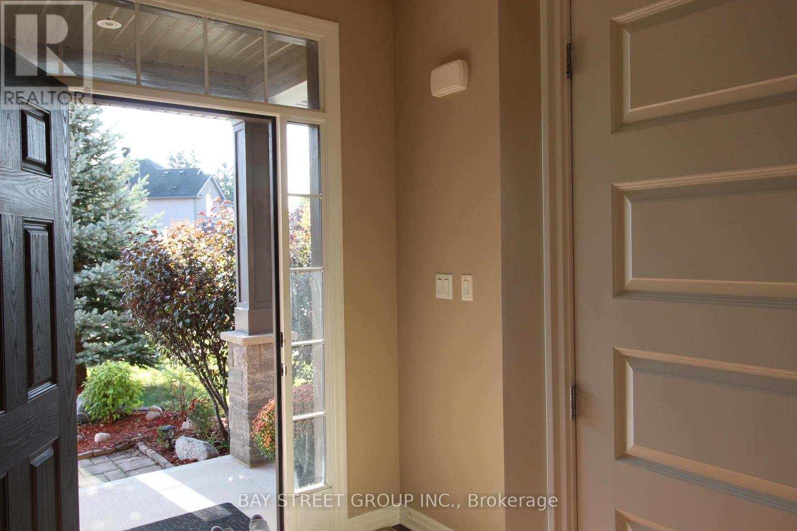 1451 Howlett Circle, London North, Ontario  N5X 0K5 - Photo 3 - X12571208