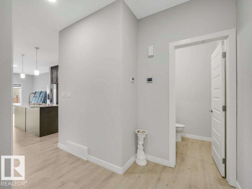 6412 167a Av Nw, Edmonton, Alberta  T5Y 3P7 - Photo 8 - E4468103