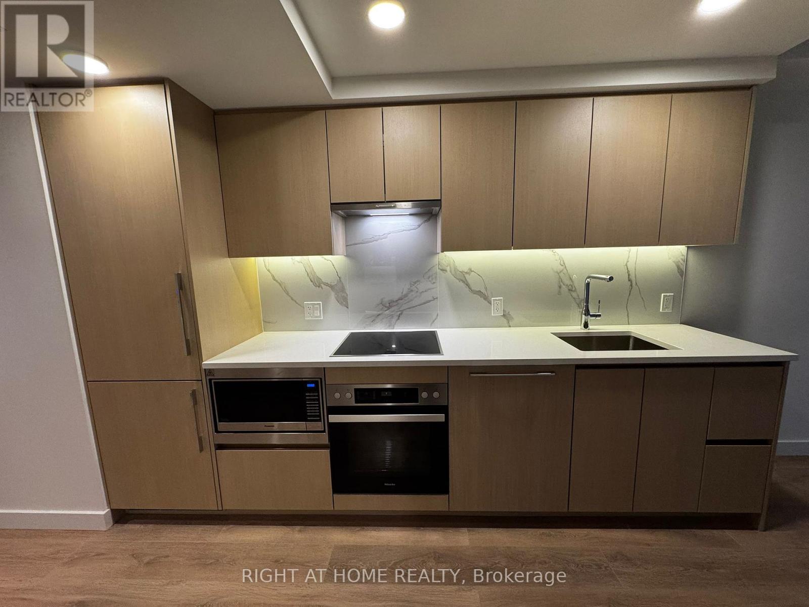 3 Concord Cityplace Way, Toronto, Ontario  M5V 0X4 - Photo 2 - C12631930