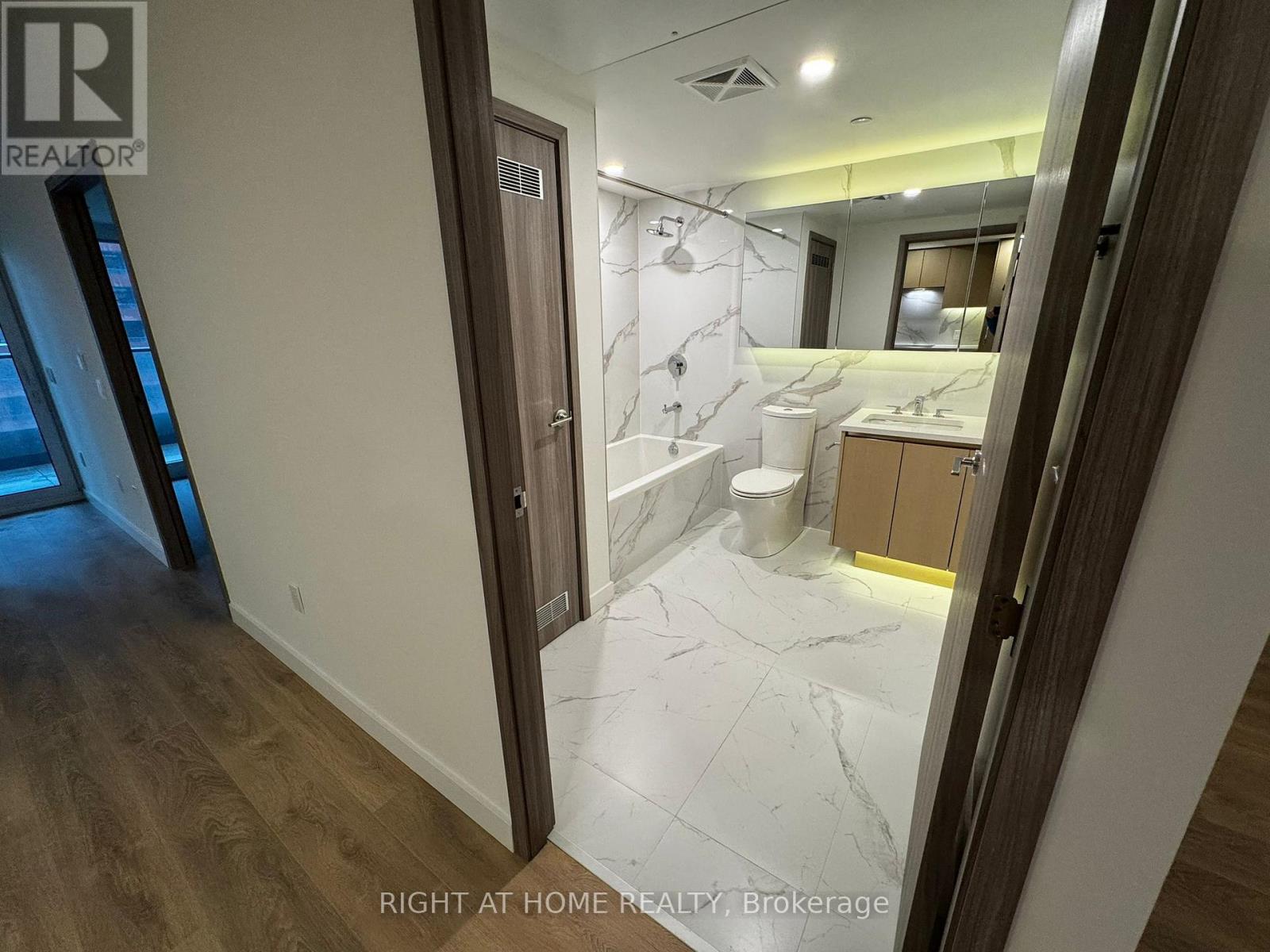 3 Concord Cityplace Way, Toronto, Ontario  M5V 0X4 - Photo 5 - C12631930