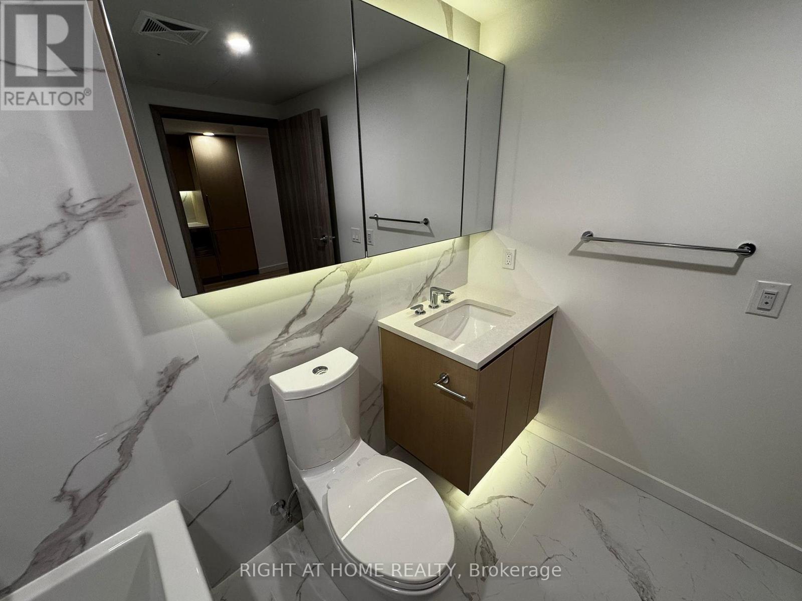 3 Concord Cityplace Way, Toronto, Ontario  M5V 0X4 - Photo 8 - C12631930