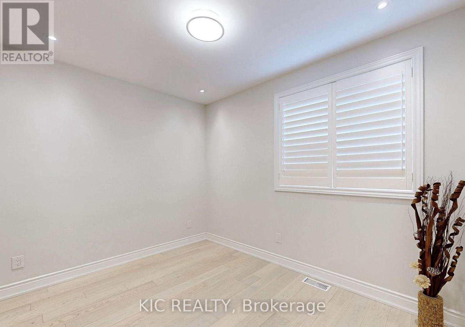 Main Floor - 226 Browndale Crescent, Richmond Hill, Ontario  L4C 3J1 - Photo 24 - N12631950