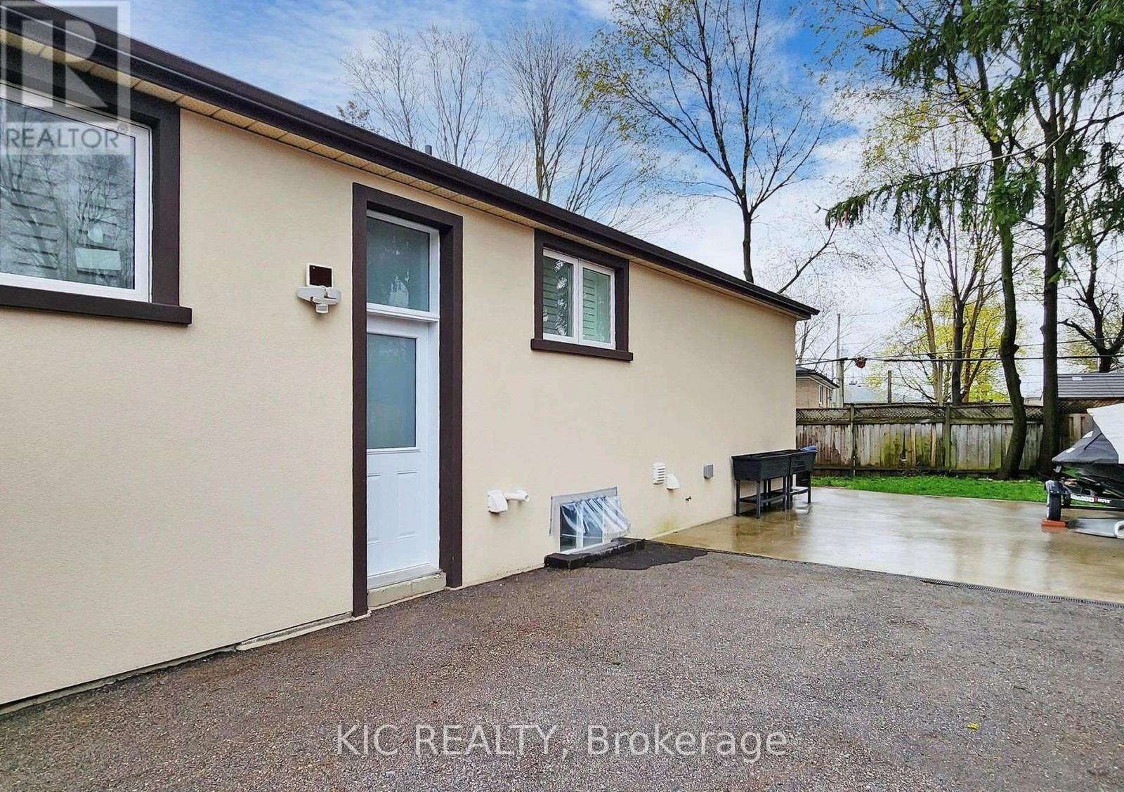 Main Floor - 226 Browndale Crescent, Richmond Hill, Ontario  L4C 3J1 - Photo 28 - N12631950